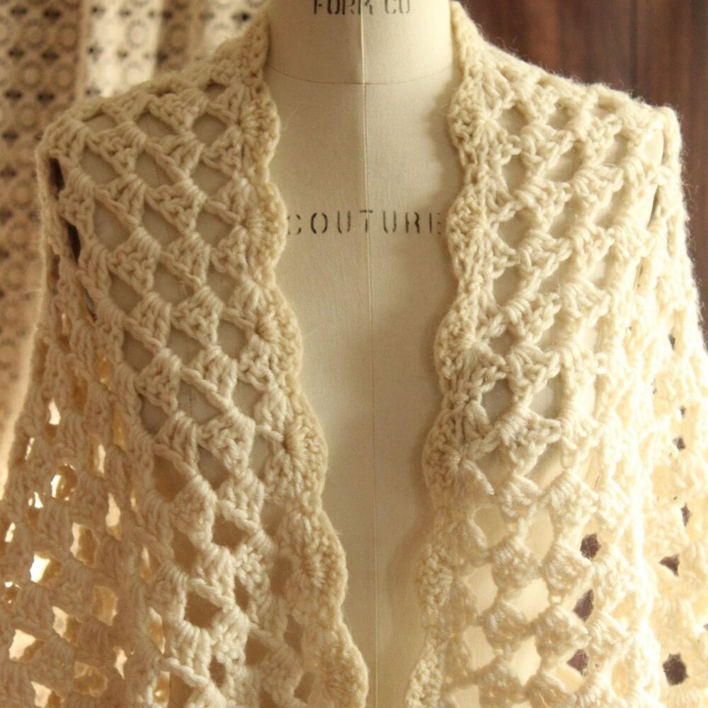 Vintage 1960s 1970s Shawl, Ivory Knit with Fringe Cape or Wrap - Picture 3 of 14